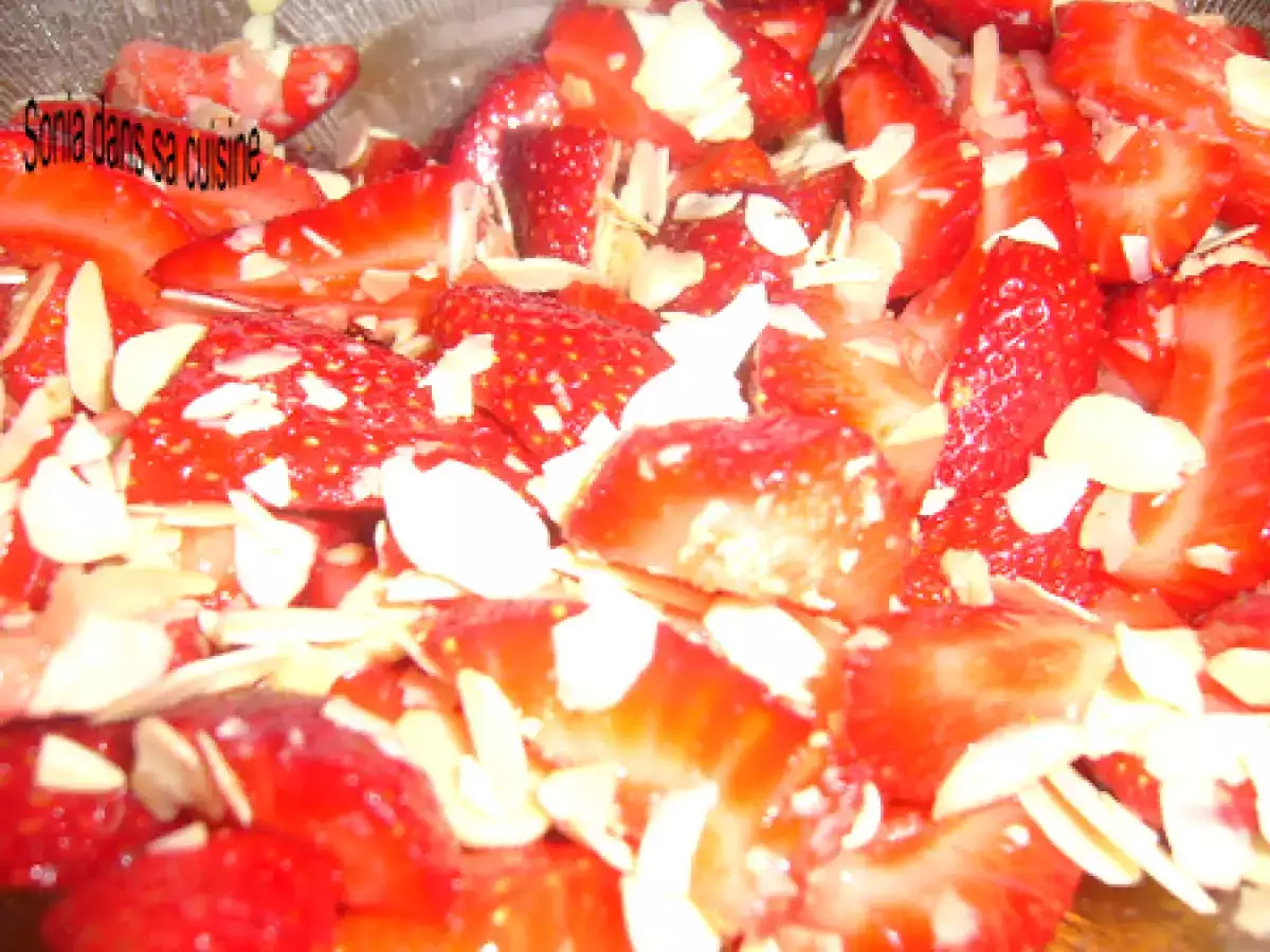 SALADE DE FRAISES AU CITRON GINGEMBRE ET AMANDES - photo 2