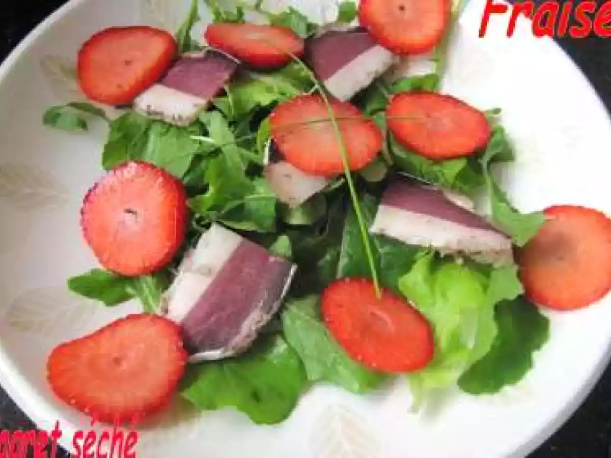 SALADE DE FRAISES AU MAGRET SECHE MAISON