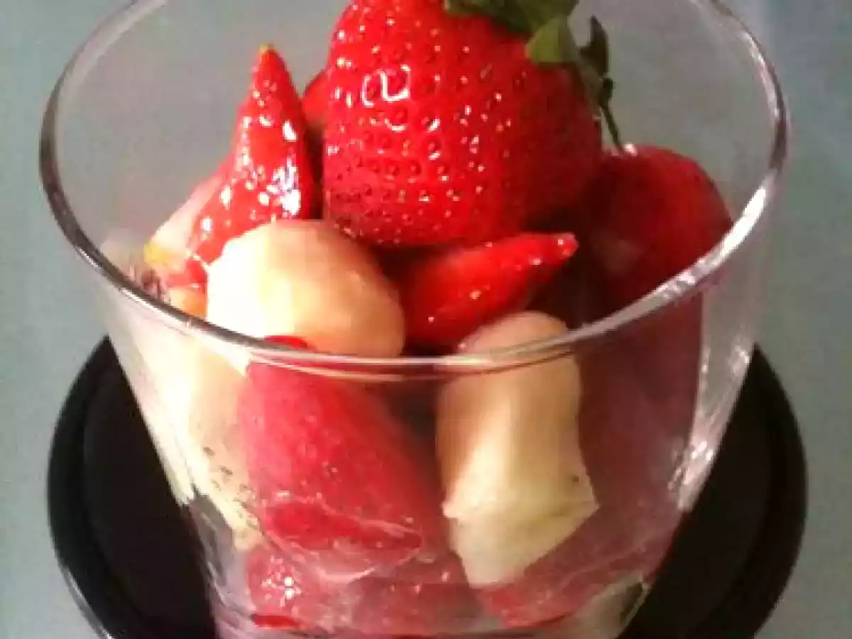 Salade de fraises et bananes au sirop d'orgeat