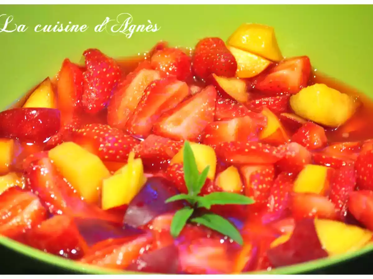 Salade de fraises et nectarines à la verveine