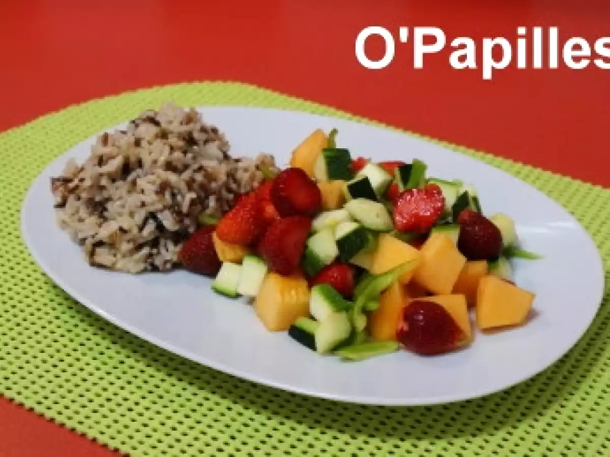 Salade de fraises, melon, poivron, concombre et courgette