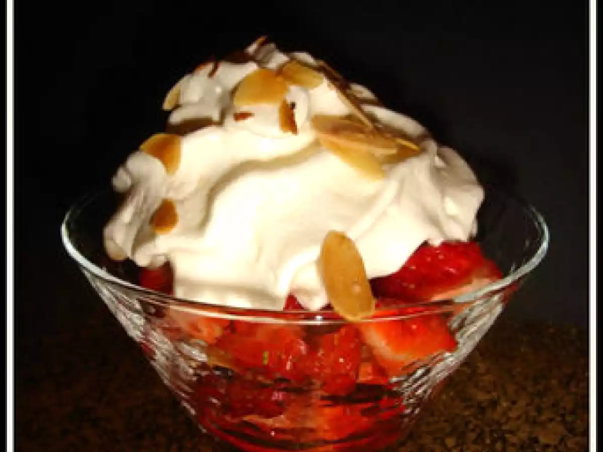 Salade de fraises sorbet clémentine et sa chantilly vanillée au siphon