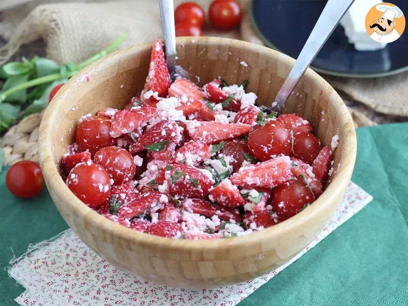 Salade de fraises, tomates, feta et basilic, photo 1