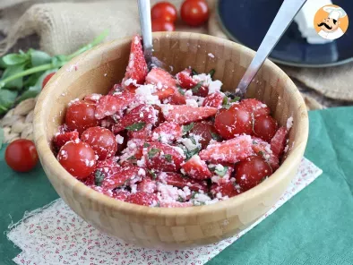 Salade de fraises, tomates, feta et basilic