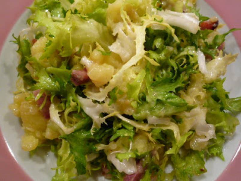 Salade de frisée à l'allemande