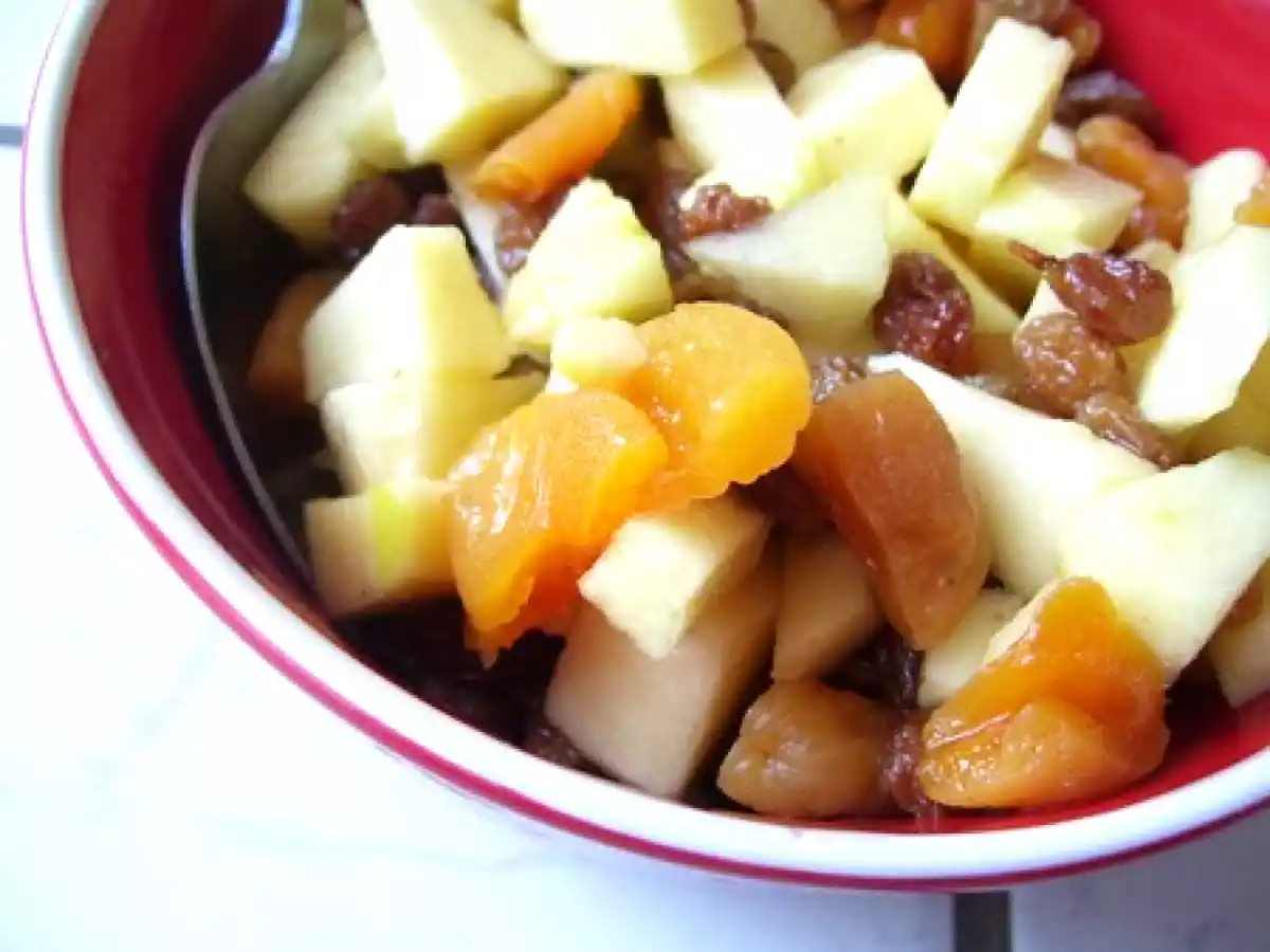 Salade de fruits : pommes, raisins et abricots - photo 2