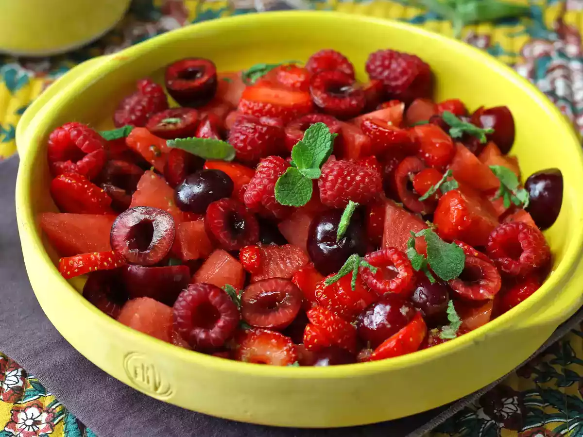 Salade de fruits rouges: fraise, framboise, cerise et pastèque, parfaite pour l'été! - photo 4