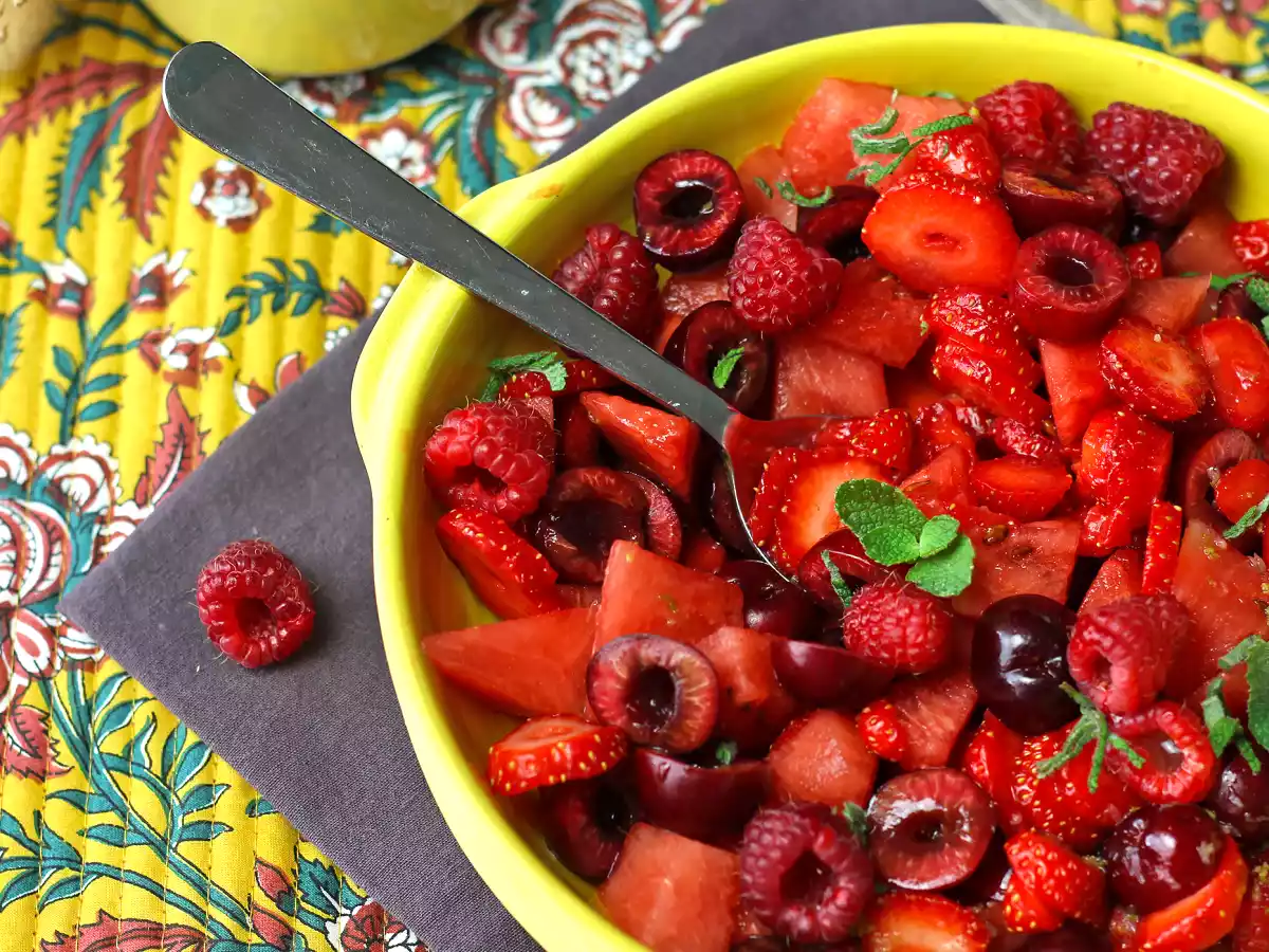 Salade de fruits rouges: fraise, framboise, cerise et pastèque, parfaite pour l'été! - photo 3