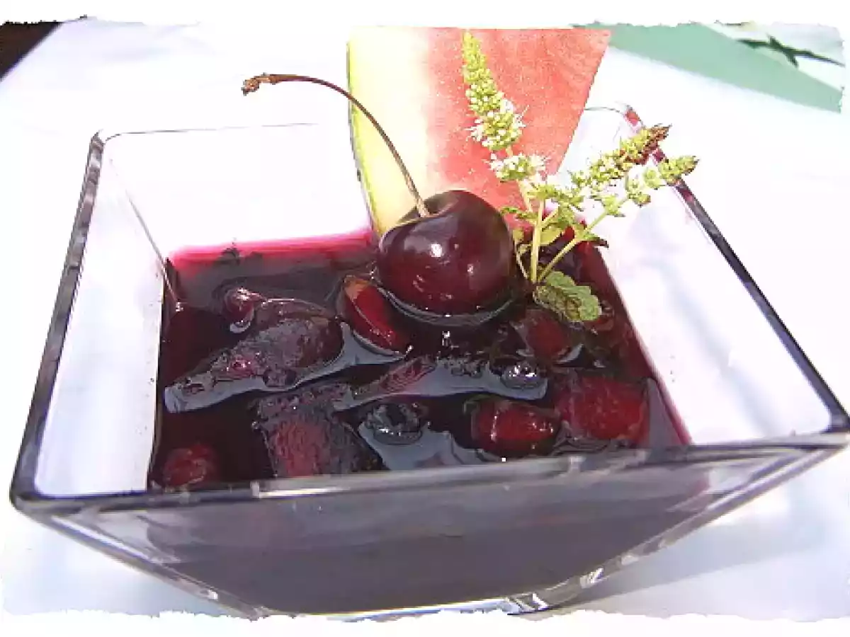 Salade de fruits toute rouge