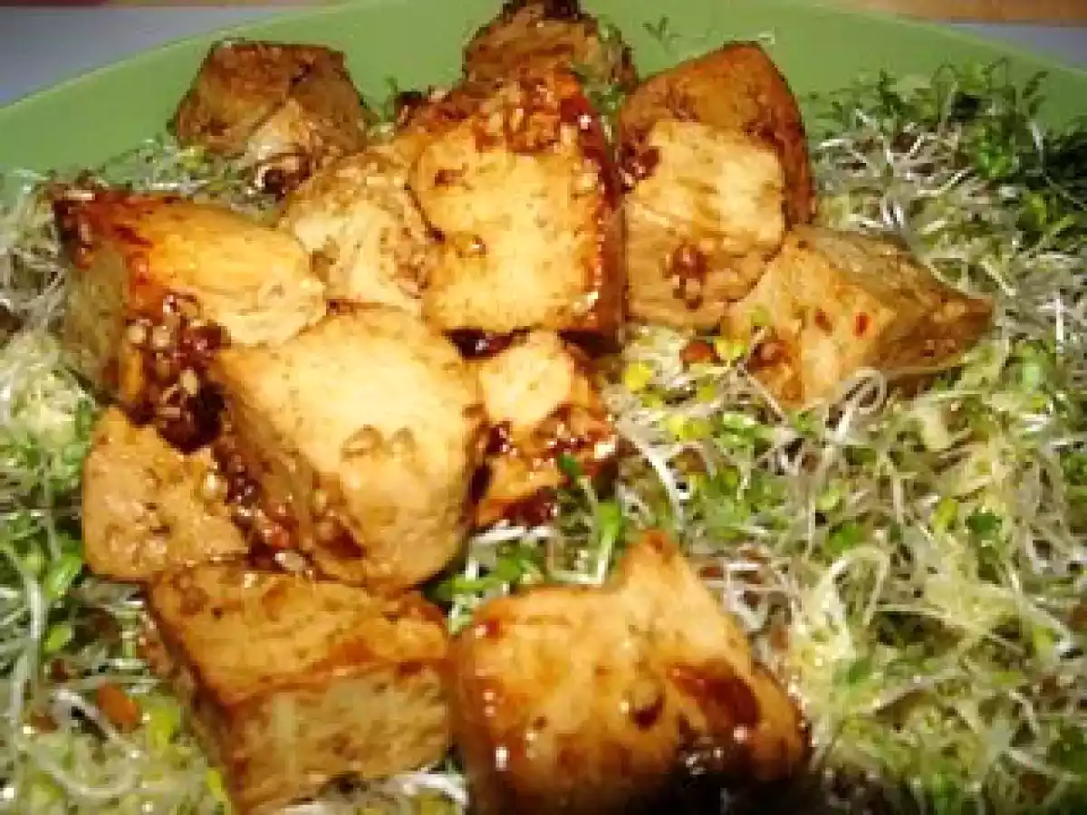 Salade de graines germées et de tofu mariné