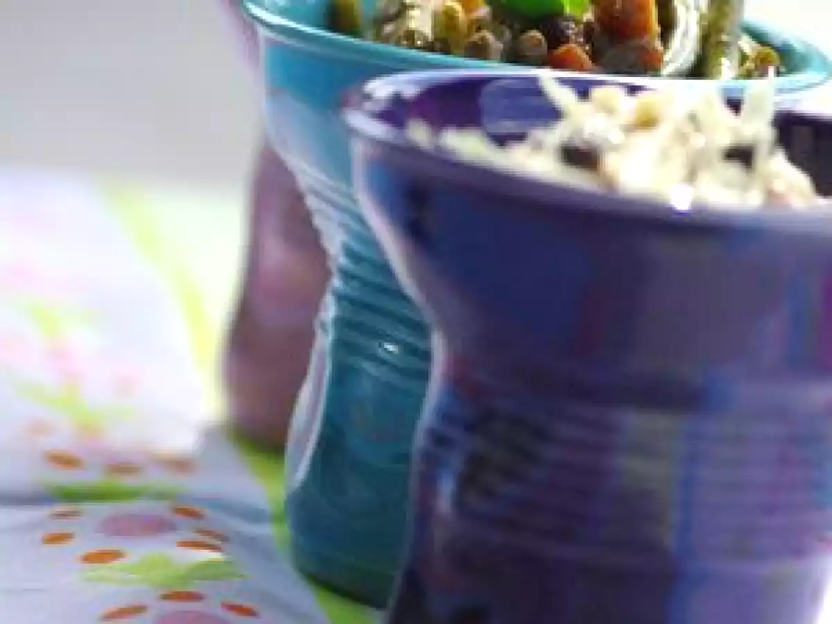 Salade de haricots à la féta, aux pignons et aux tomates