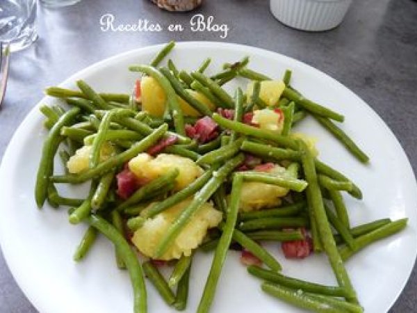 Salade de haricots verts au bacon et pommes de terre - Recette Ptitchef