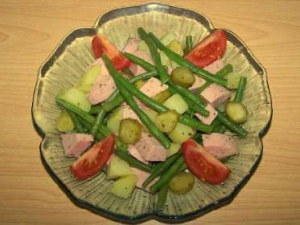 Salade de haricots verts et pommes de terre au cervelas