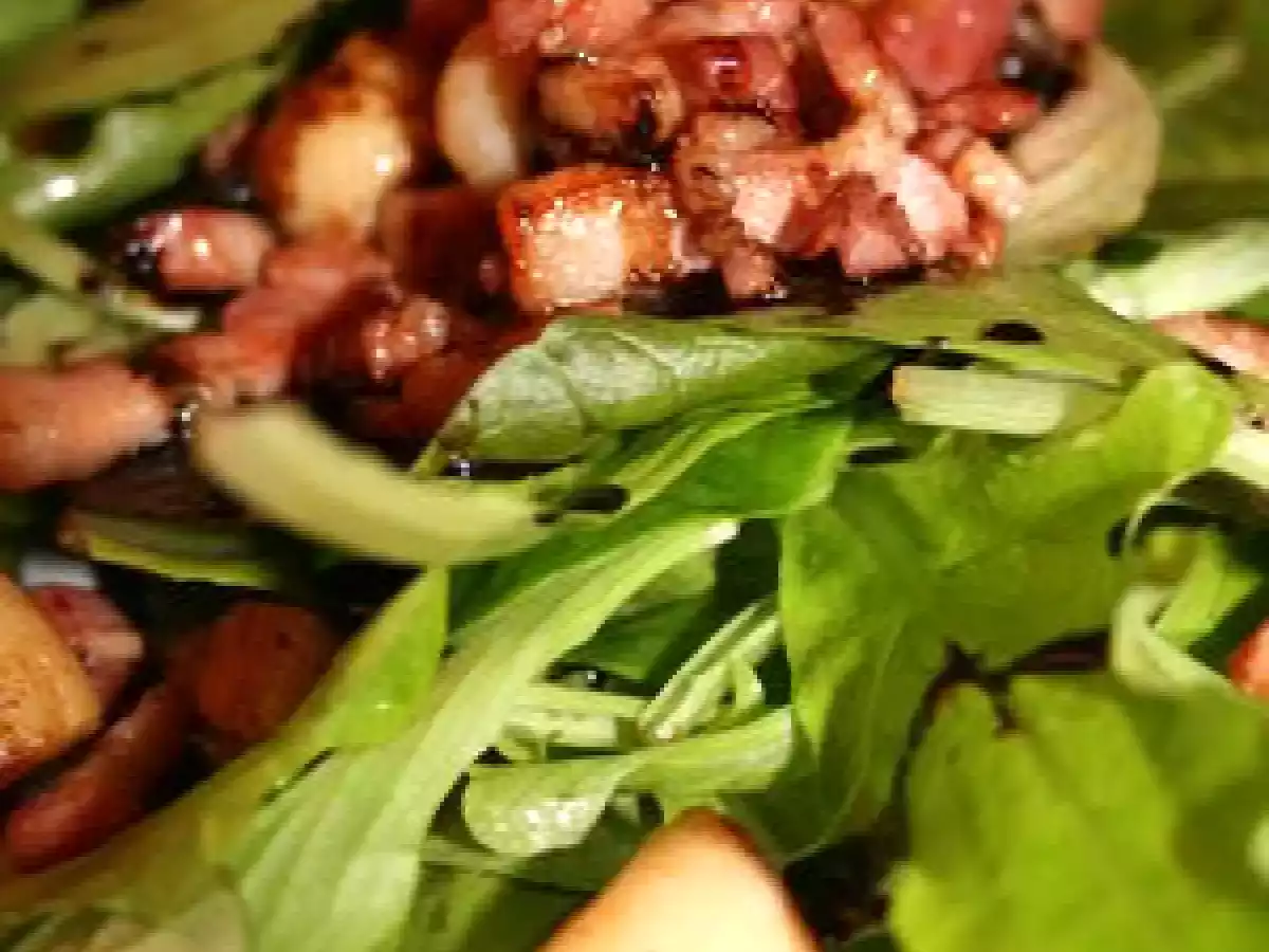 Salade de jeunes pousses aux lardons et noix de pétoncles