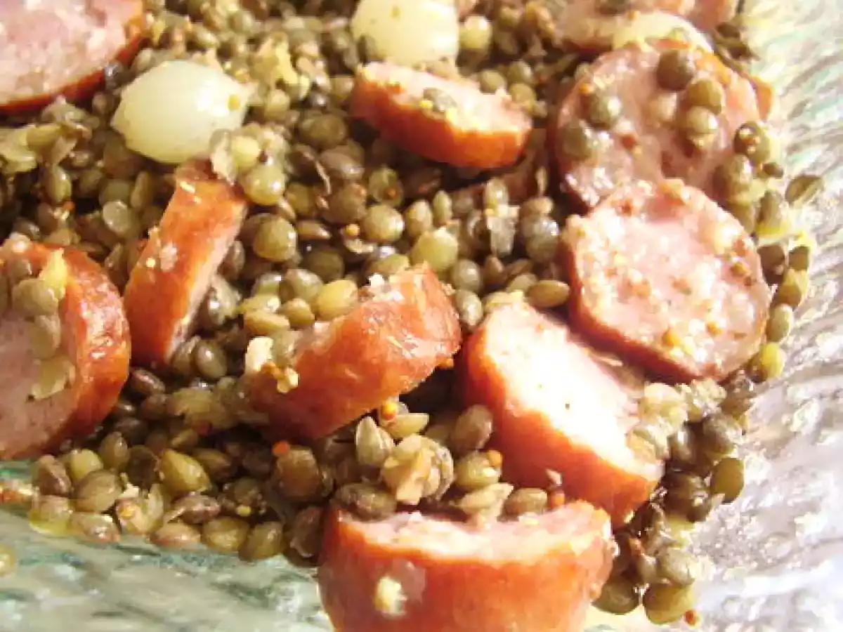 Salade de lentilles aux saucisses de Montbéliard.