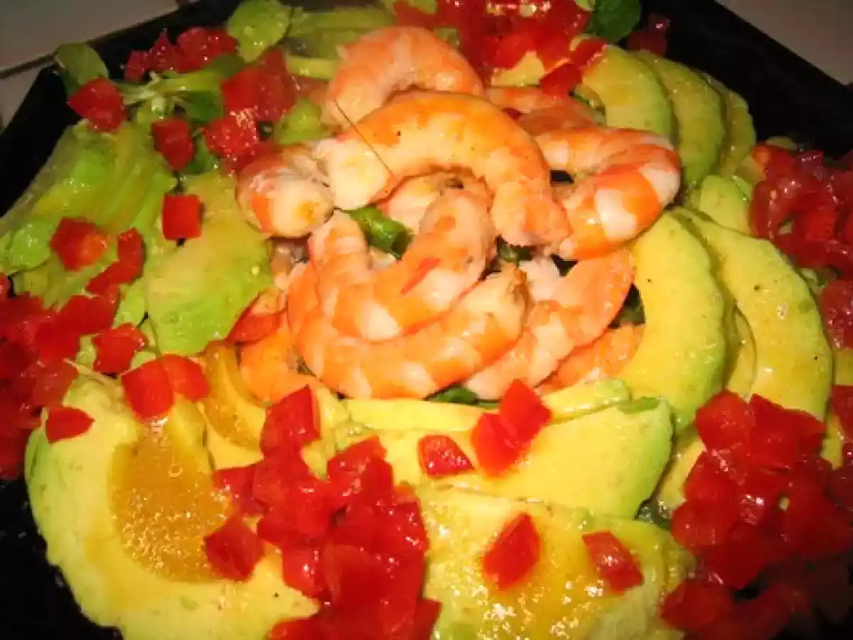 Salade de mâche à l'avocat et aux crevettes