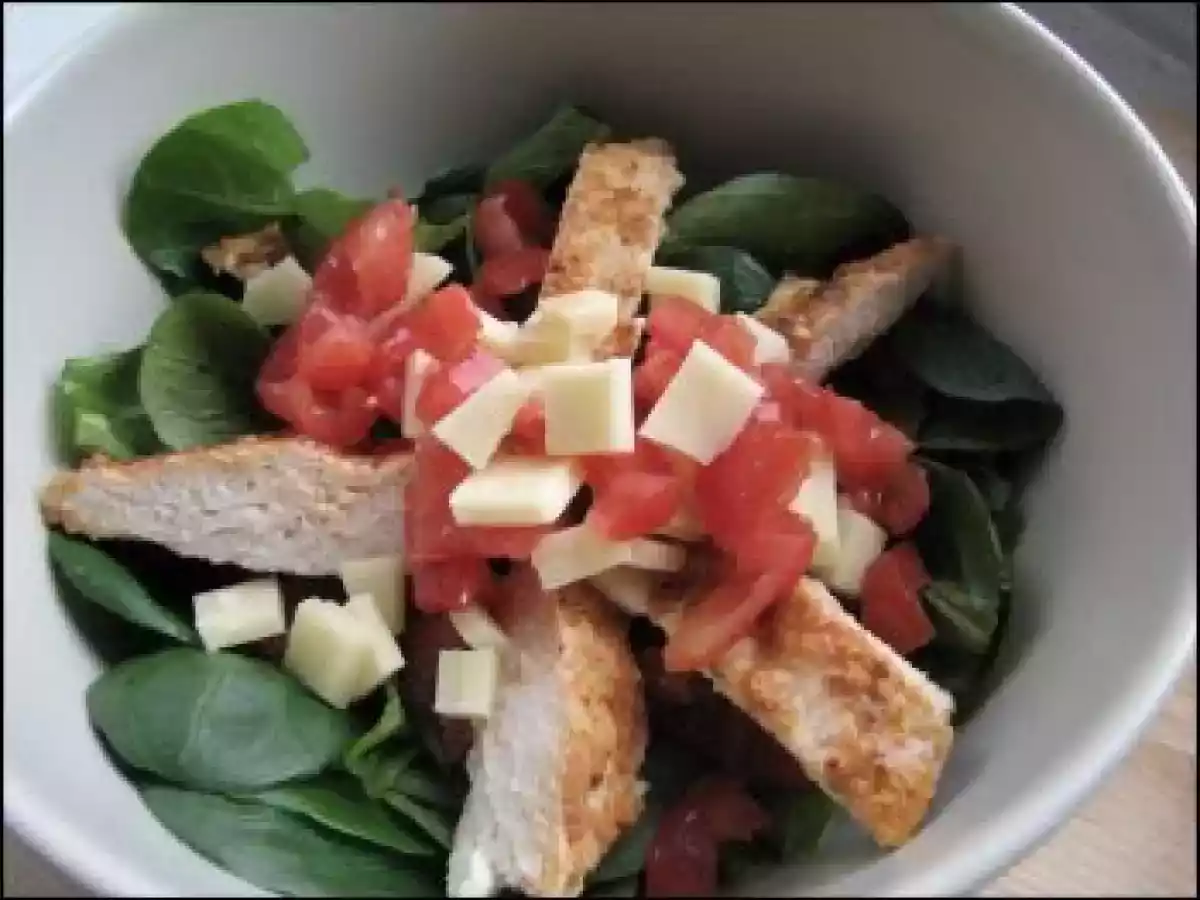 Salade de mâche & dinde au pesto - vinaigrette à la ricotta