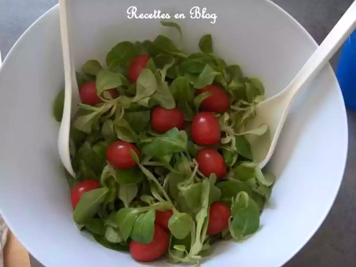 SALADE DE MACHE ET TOMATES CERISES