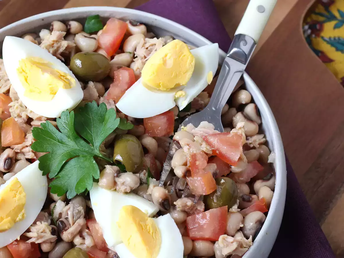 Salade de niébé (haricots cornille) au thon, œufs et olives : le classique portugais ! - photo 2