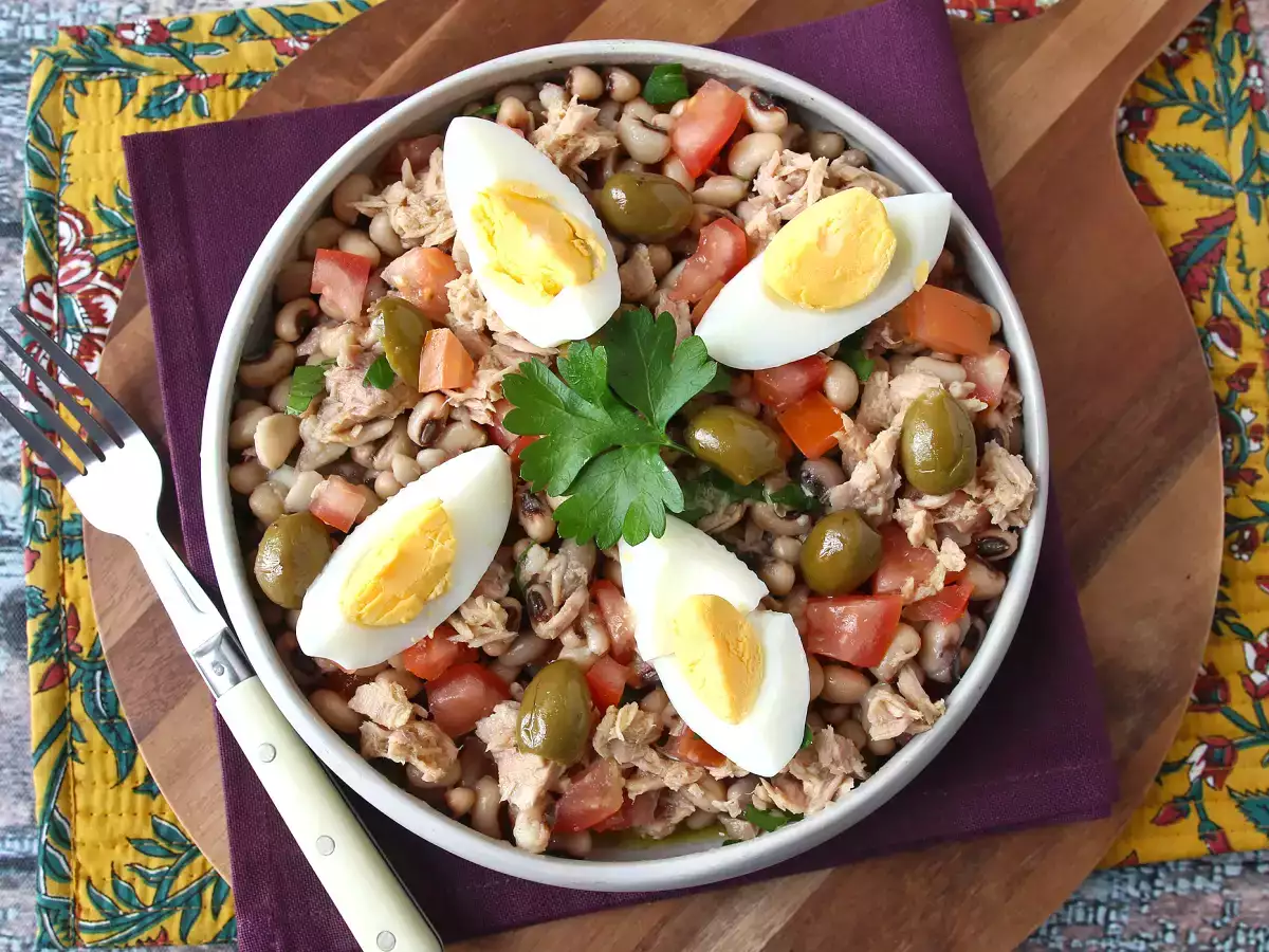 Salade de niébé (haricots cornille) au thon, œufs et olives : le classique portugais ! - photo 3