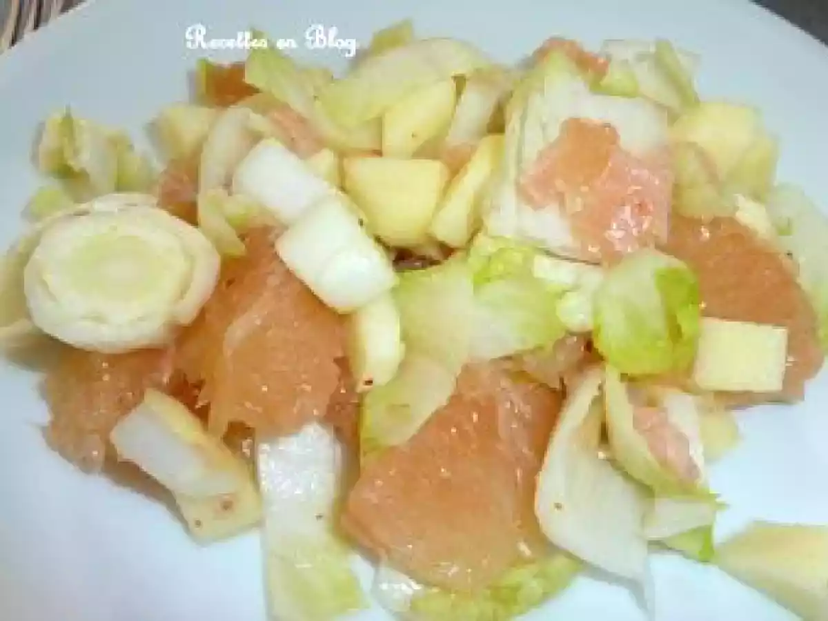 SALADE DE PAMPLEMOUSSES SAUMON FUME ENDIVES ET POMMES