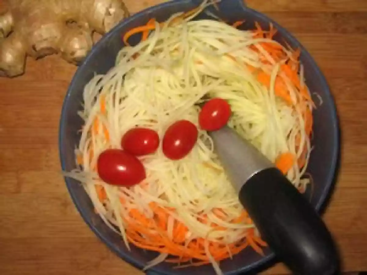 Salade de papaye verte aux crevettes marinées - photo 3