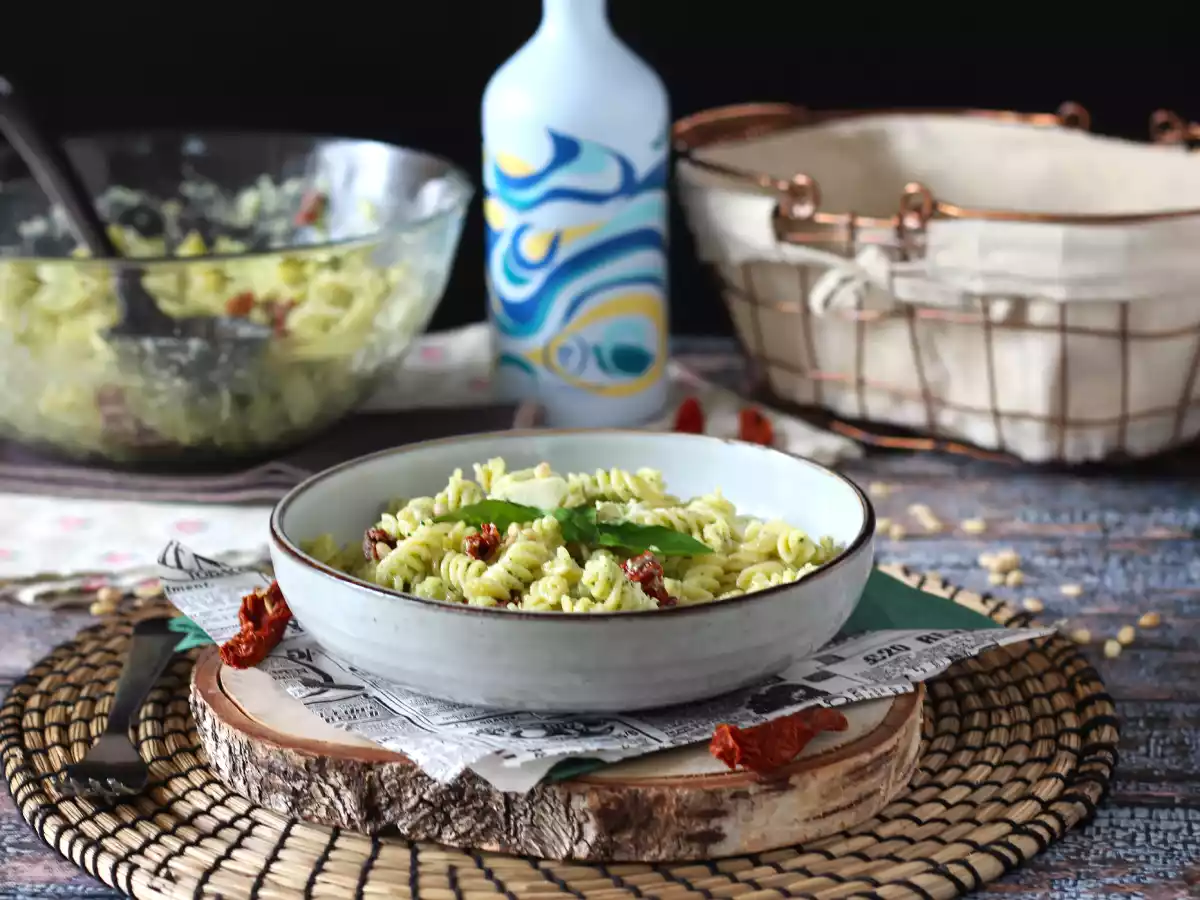 Salade de pâtes au pesto de courgettes, mozzarella et tomates séchées - photo 3