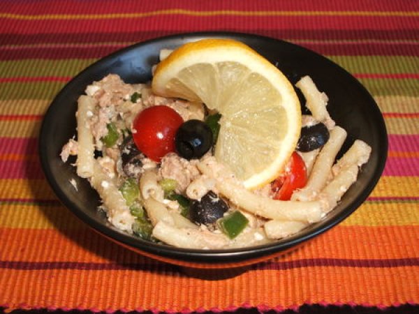 Recette de salade de pâtes au thon à la grecque