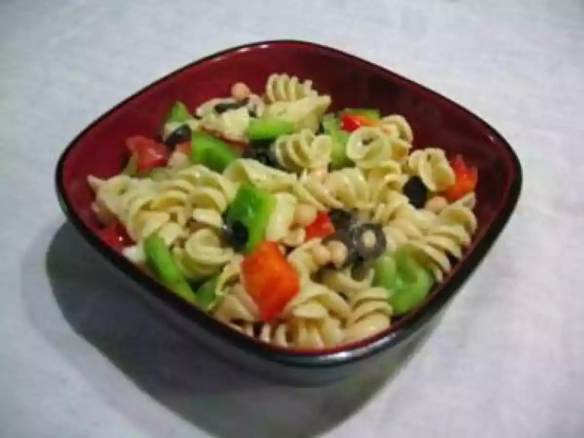 Salade de pâtes aux artichauts et coeurs de palmiers