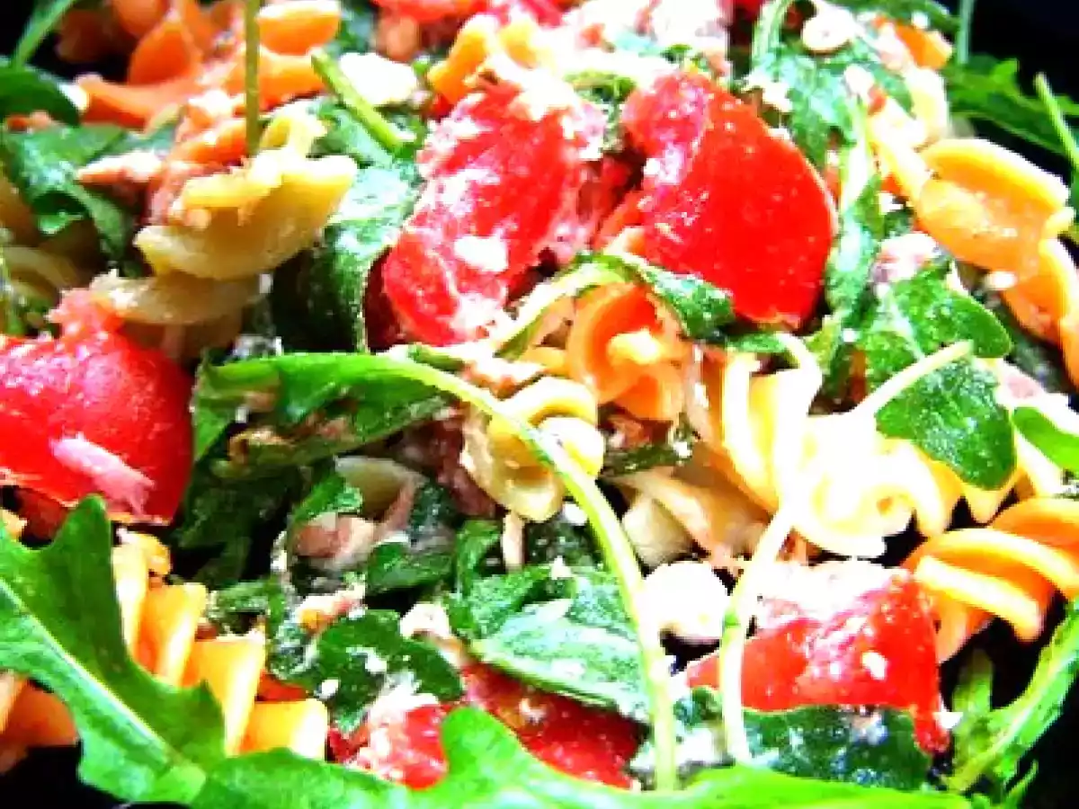 Salade de pâtes, feta, thon, tomates & roquette - photo 2