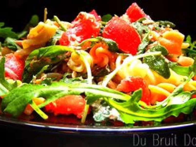 Salade de pâtes, feta, thon, tomates & roquette - photo 3