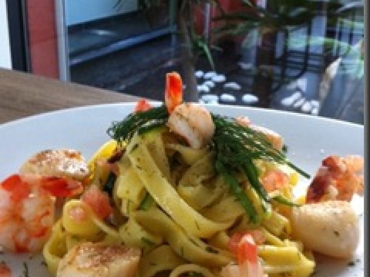 Salade De Pates Fraiches Noix De St Jacques Gambas Recette Ptitchef