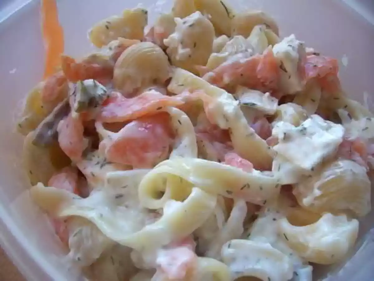 Salade de pâtes froides au saumon fumé