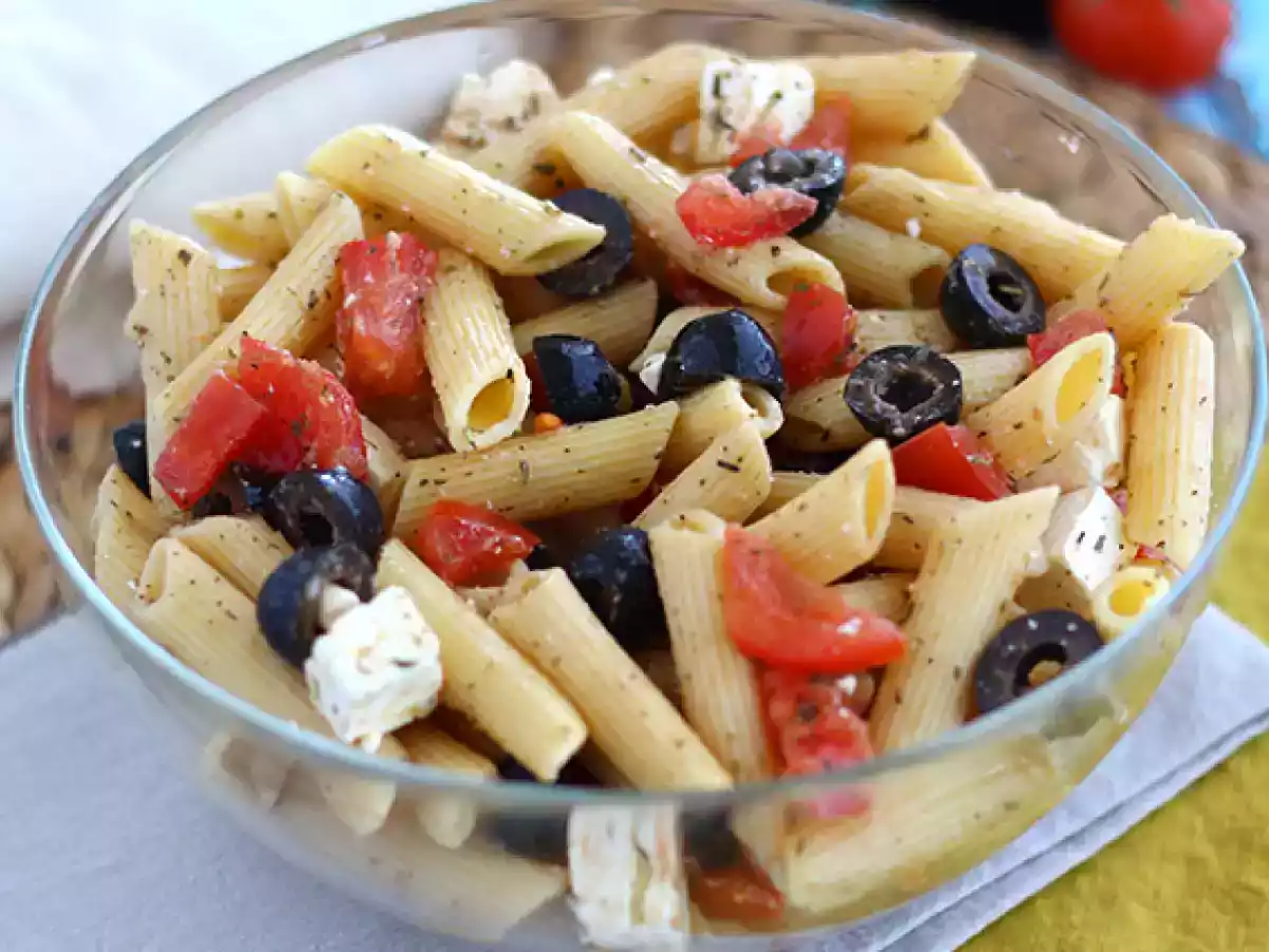 Salade de pâtes, tomate, feta et olives - photo 4