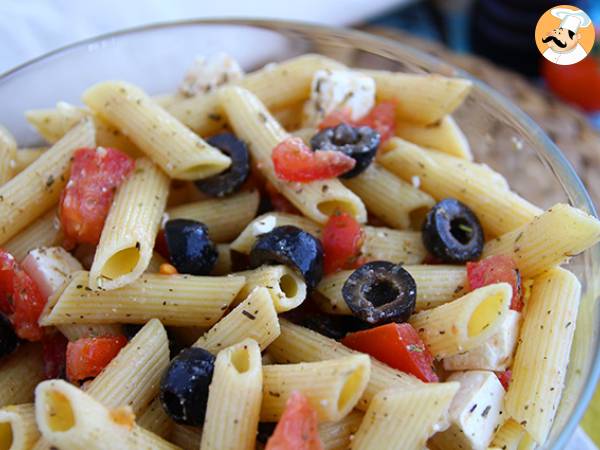 Salade de pâtes, tomate, feta et olives - photo 2