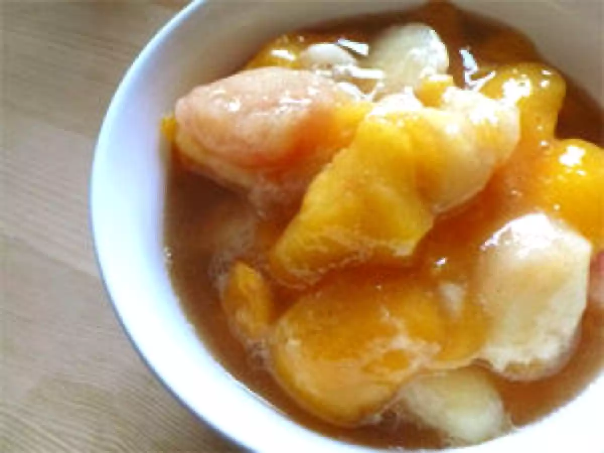 Salade de pêches jaunes et blanches