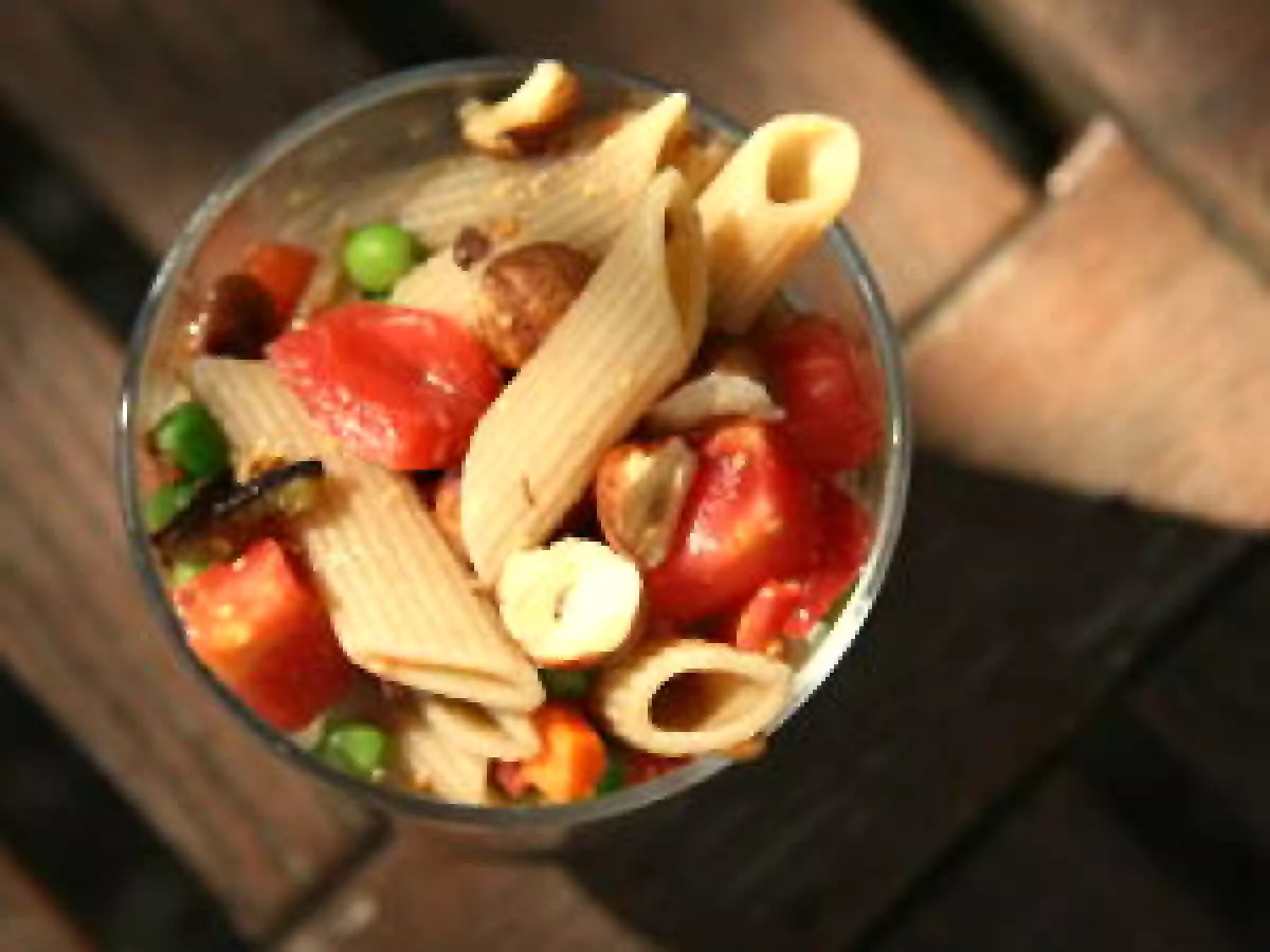 Salade de penne aux noisettes