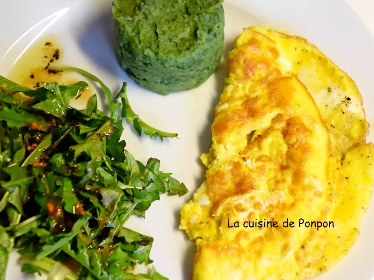 Salade de pissenlits, omelette et purée à la spiruline