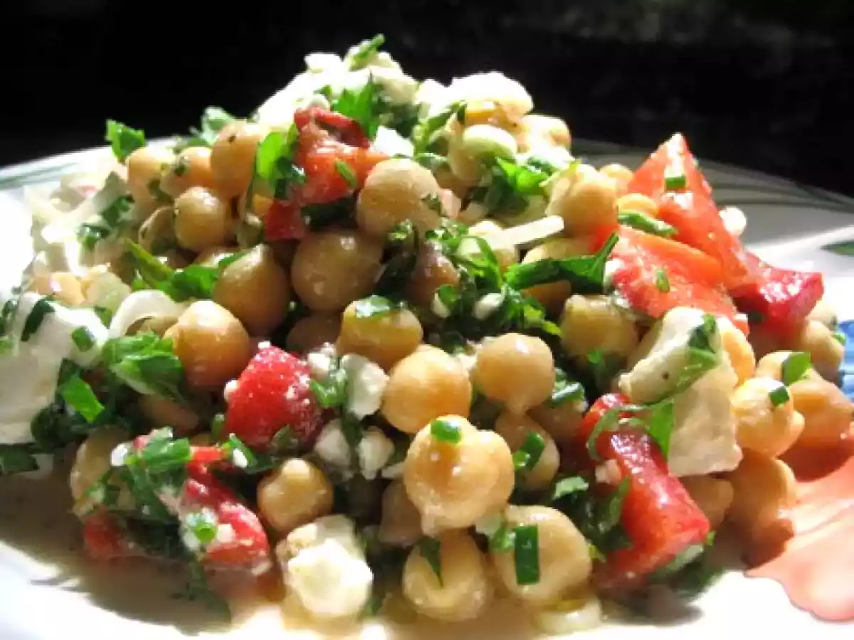 Salade de pois chiches, poivrons, féta
