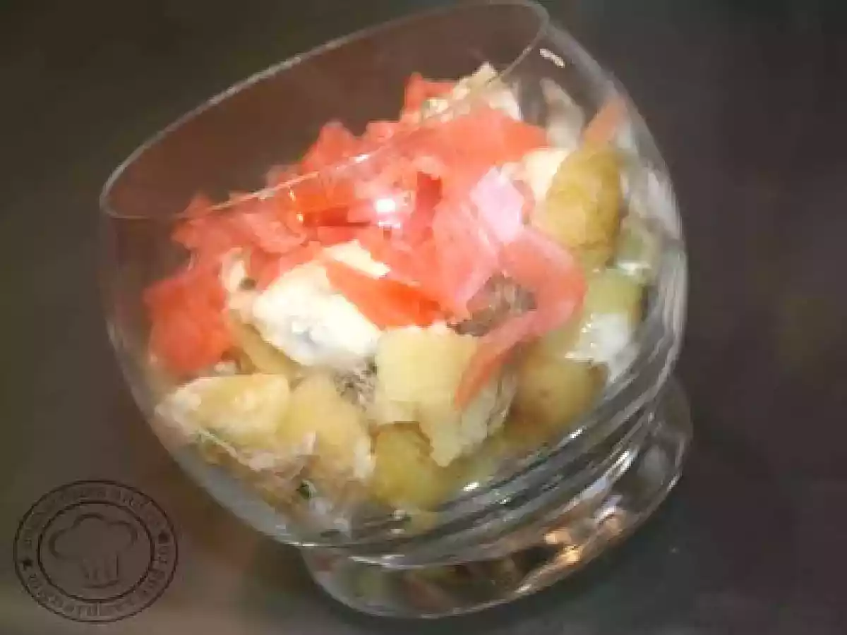 SALADE DE POMME DE TERRE TIEDES AU SAUMON FROMAGE BLANC AUX HERBES