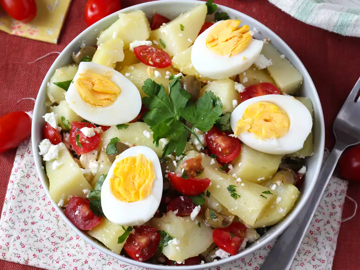Salade de pommes de terre à la feta, œufs et tomates cerises - photo 2