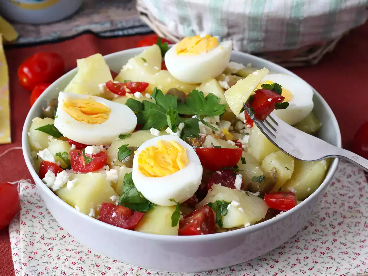 Salade de pommes de terre à la feta, œufs et tomates cerises - photo 4