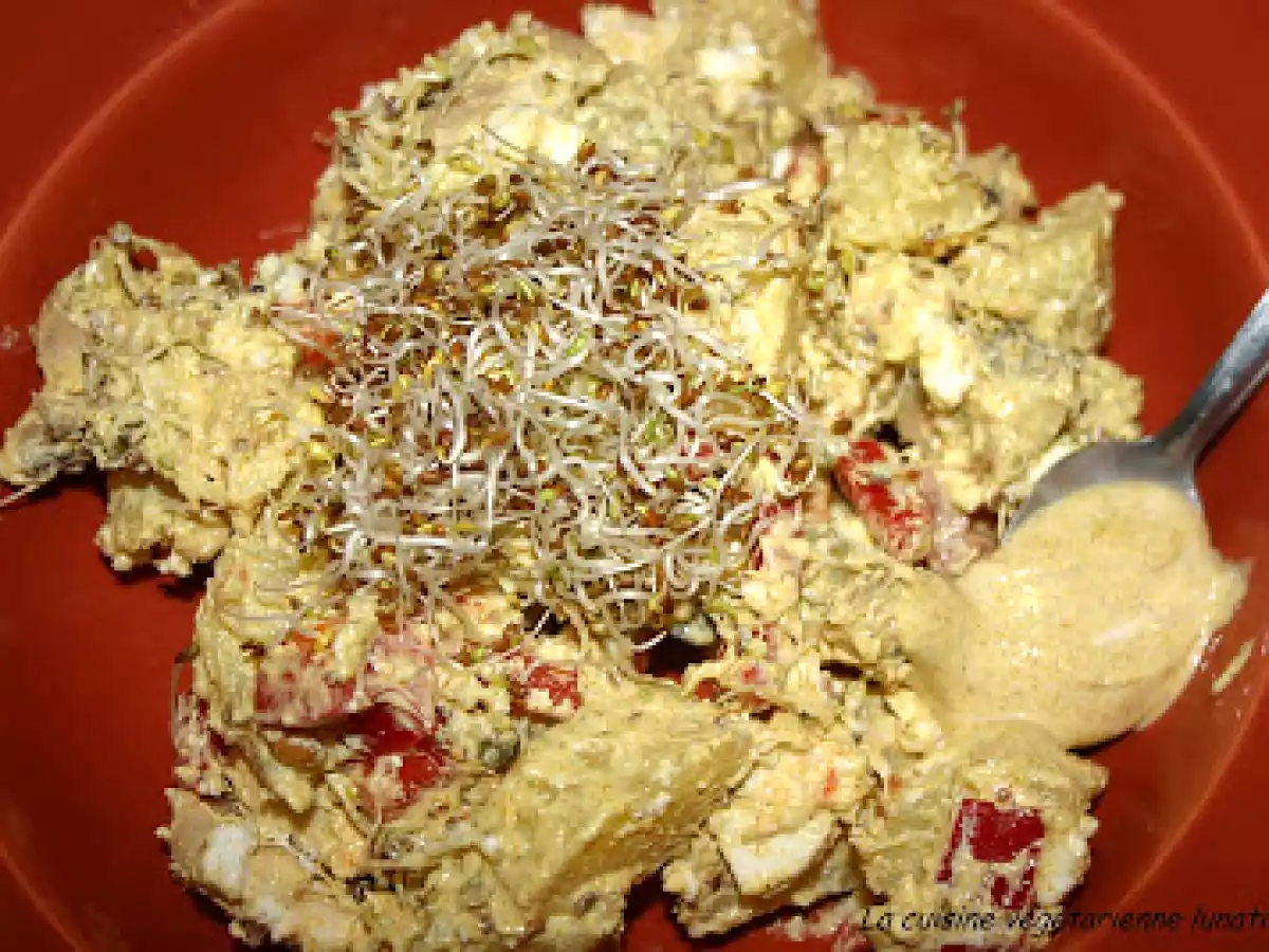 Salade de pommes de terre aux graines germées, sauce fromage blanc et curry