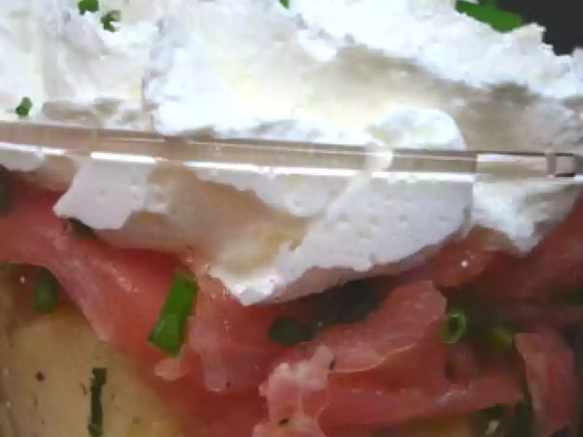 Salade de pommes de terre et saumon fumé et sa chantilly au Boursin