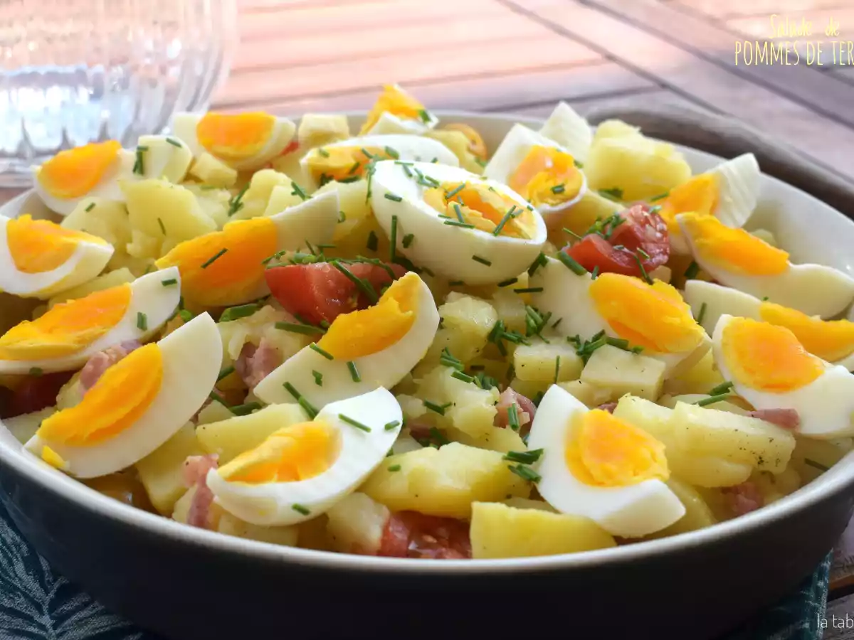 Salade de pommes de terre oeufs et lardons