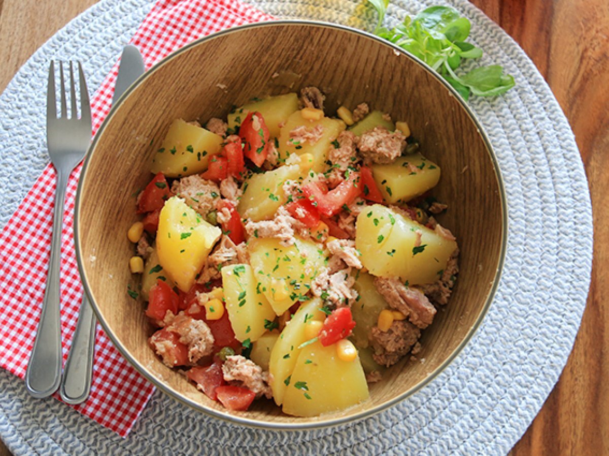 Salade de pommes de terre, thon et tomates Recette Ptitchef