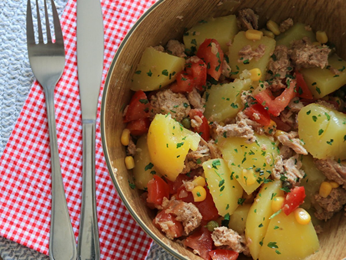 Recette de salade pommes de terre, thon et tomates