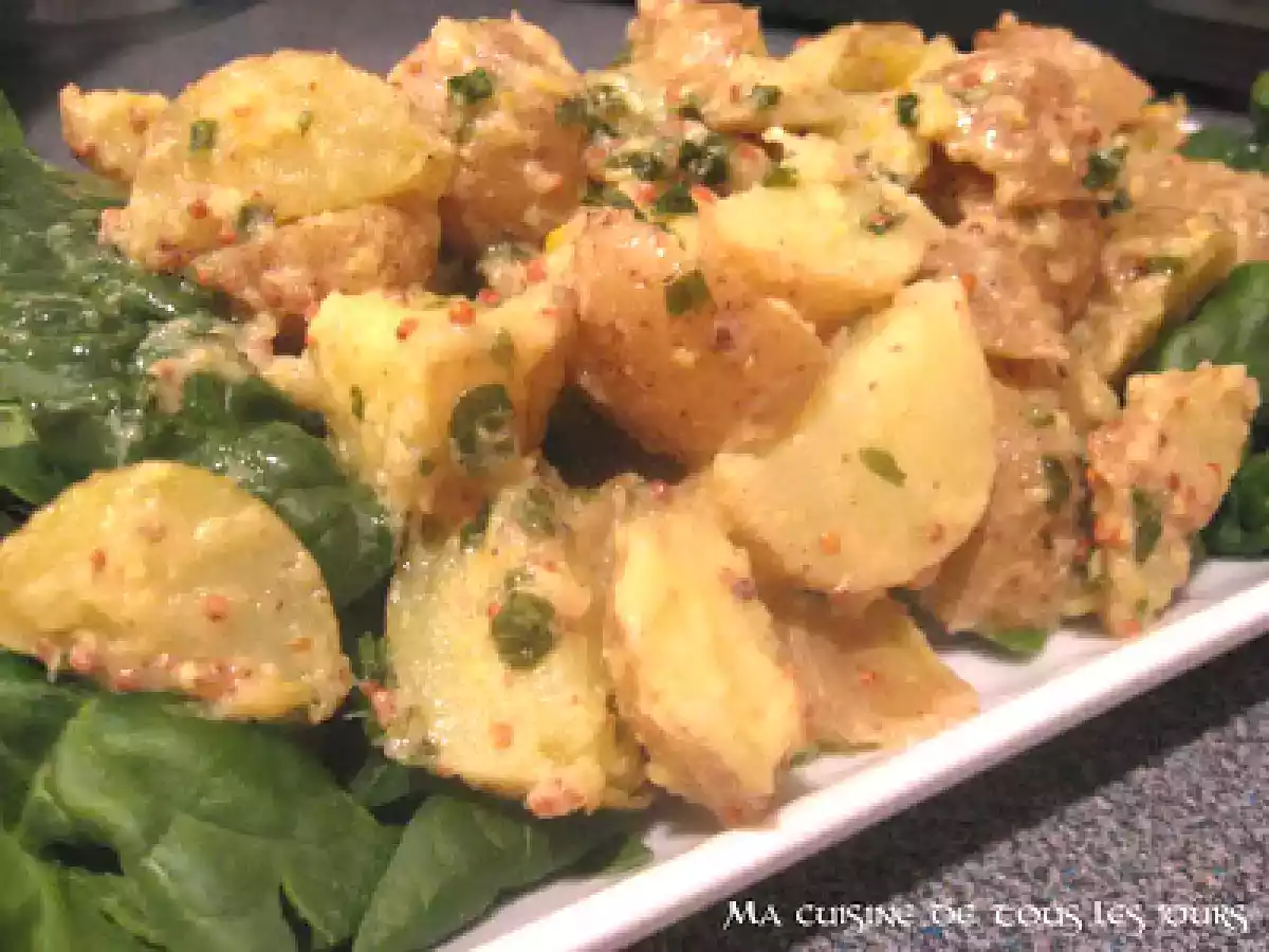 Salade de pommes de terre tièdes à la Moutarde