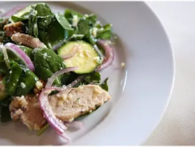 Salade de poulet aux courgettes et aux épinards