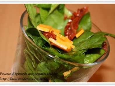 Salade de pousse d'épinards aux tomates séchées et mimolette - photo 2